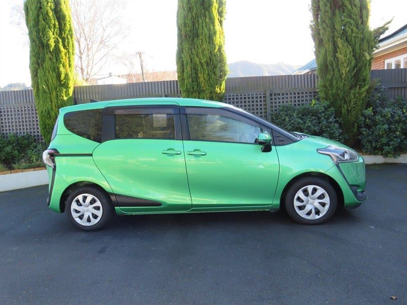 2015 Toyota Sienta G, photo 2