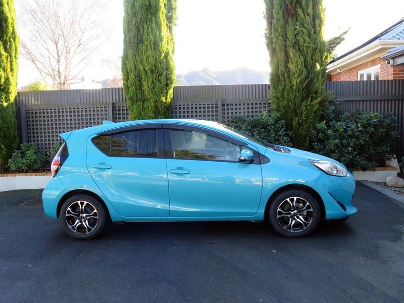 2017 Toyota Aqua S, photo 2