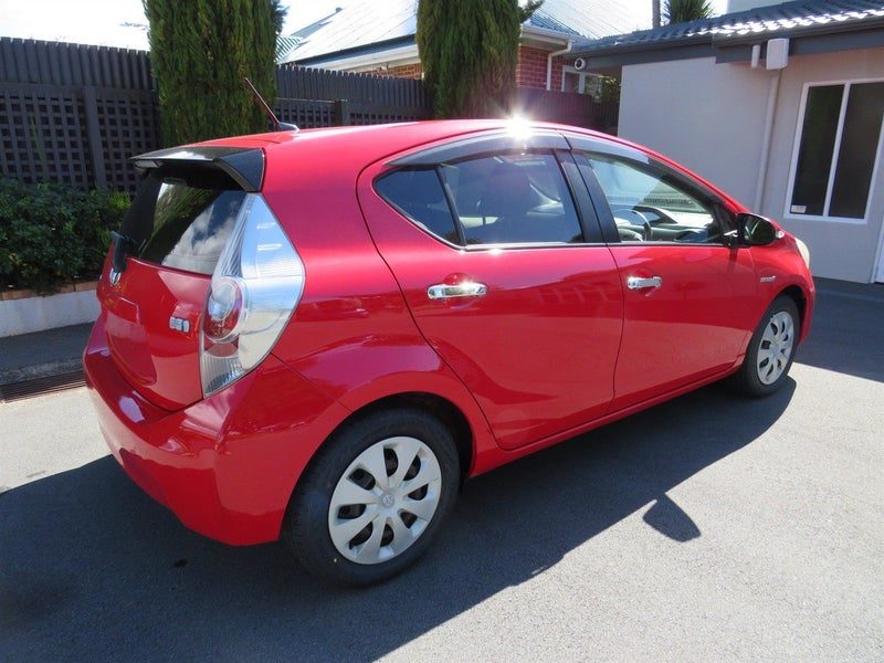 2013 Toyota Aqua G, photo 3