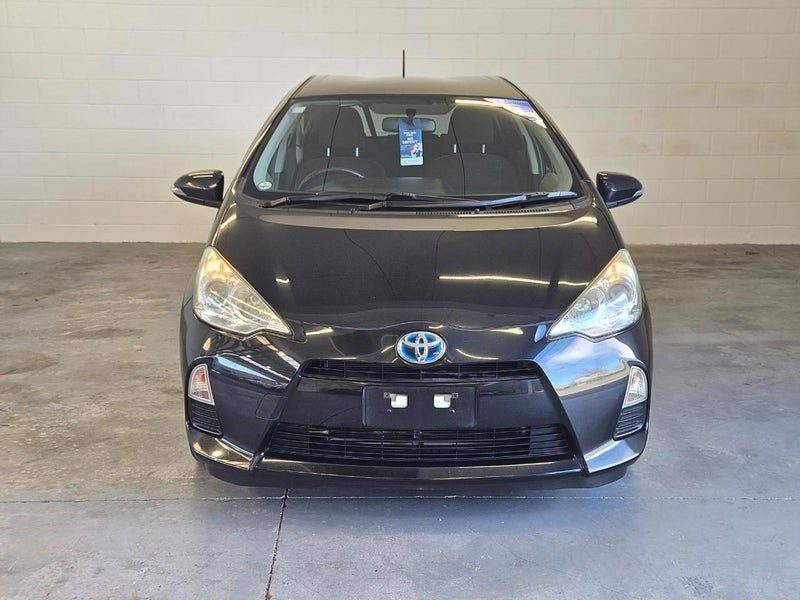 2013 Toyota Aqua HYBRID, photo 2