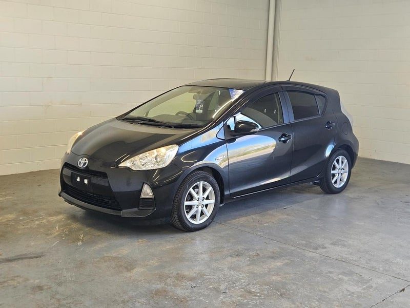 2013 Toyota Aqua HYBRID, photo 3