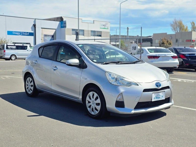 2013 Toyota Aqua S Push botton start, photo 3