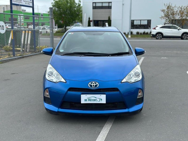 2013 Toyota Aqua G Model Push bottom strart, photo 2