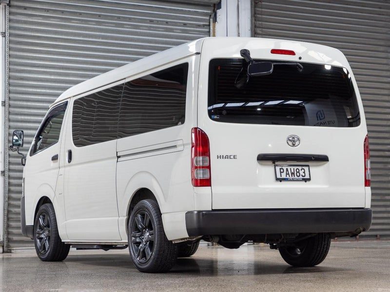 2016 Toyota Hiace 10 SEATER, photo 2