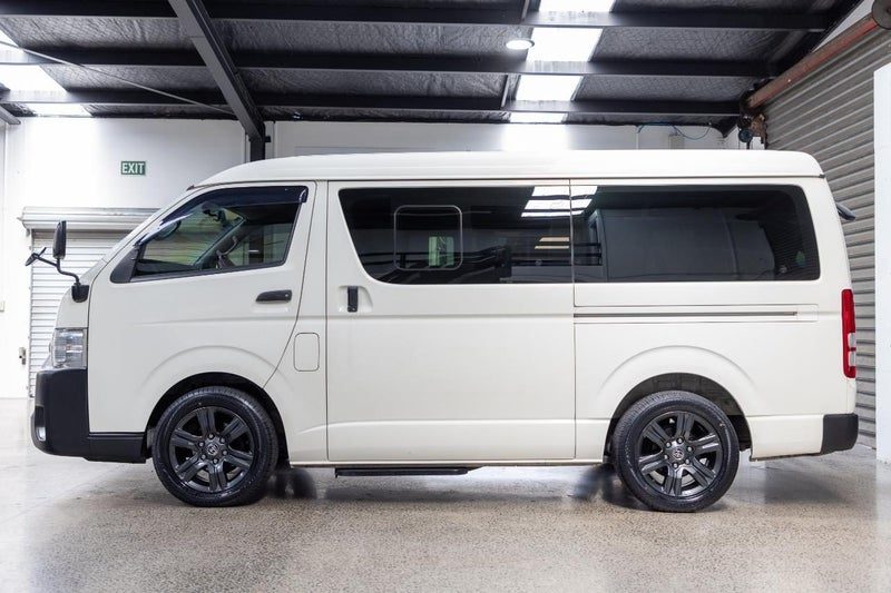2016 Toyota Hiace 10 SEATER, photo 3