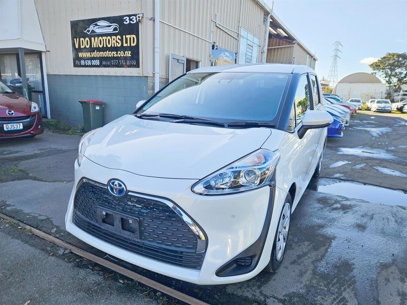 2022 Toyota Sienta X, photo 3