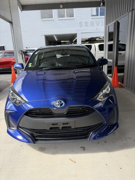 2021 Toyota Yaris Hybrid X -, photo 2