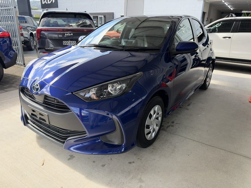 2021 Toyota Yaris Hybrid X -, photo 3