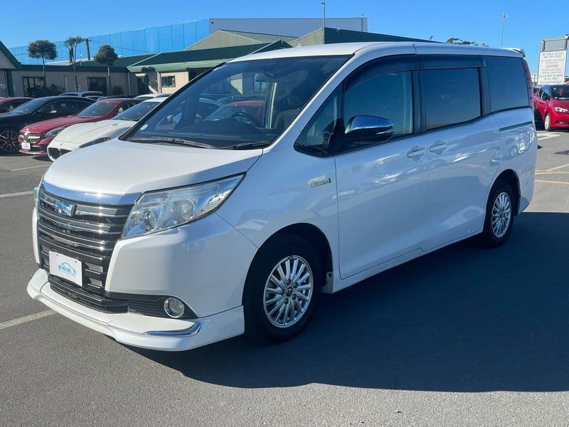 2015 Toyota Noah Hybrid 7 Seater