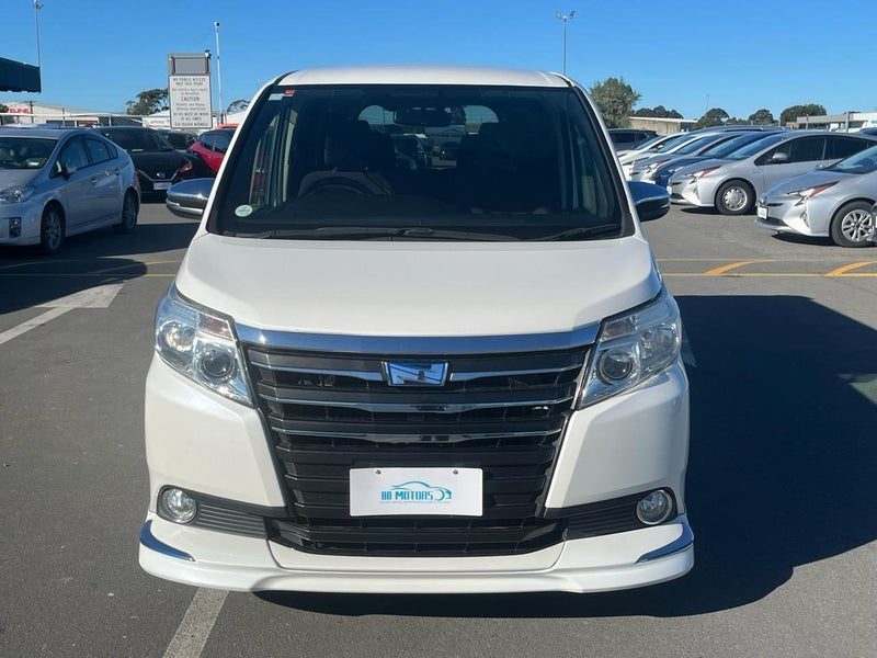 2015 Toyota Noah Hybrid 7 Seater, photo 2
