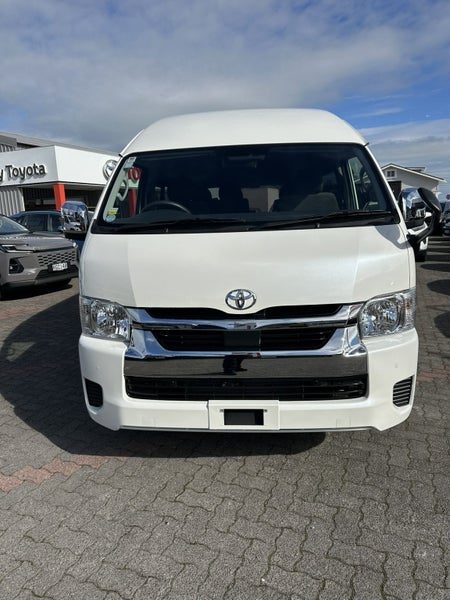 2025 Toyota Hiace 10 Seater Minibus, photo 2