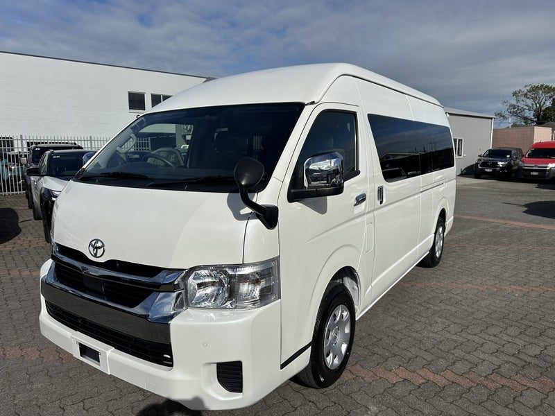 2025 Toyota Hiace 10 Seater Minibus, photo 3