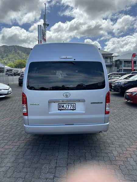 2025 Toyota Hiace 10 Seater Minibus, photo 3