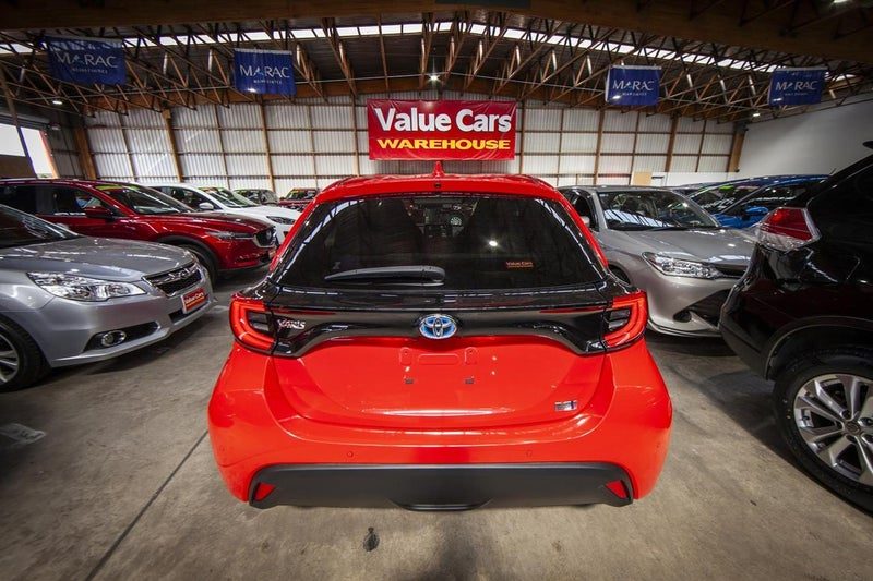 2021 Toyota Yaris Hybrid G, photo 2