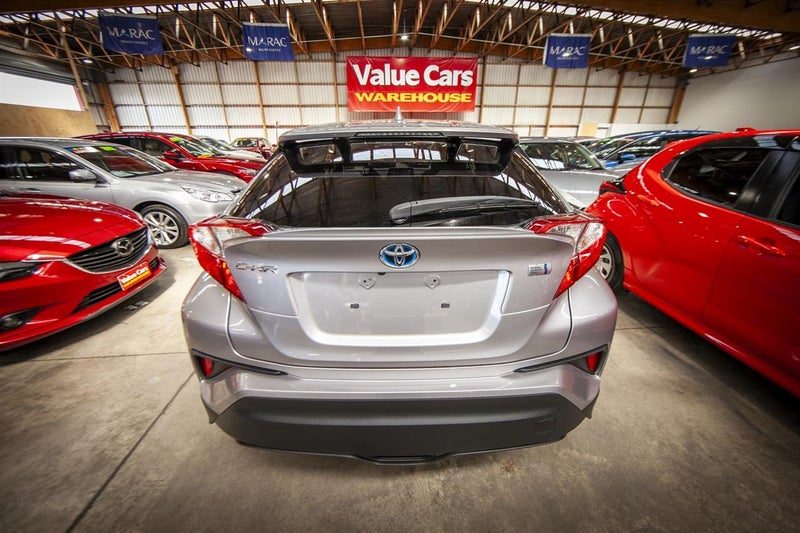 2017 Toyota C-HR Hybrid S, photo 2