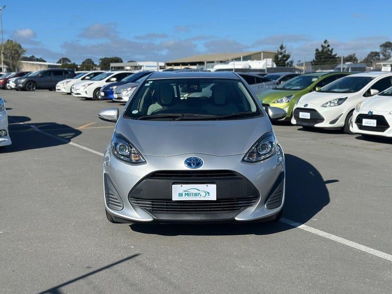 2019 Toyota Aqua L Safety Package, photo 2