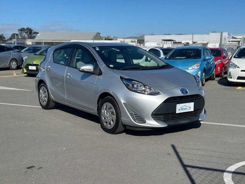 2019 Toyota Aqua L Safety Package, photo 3