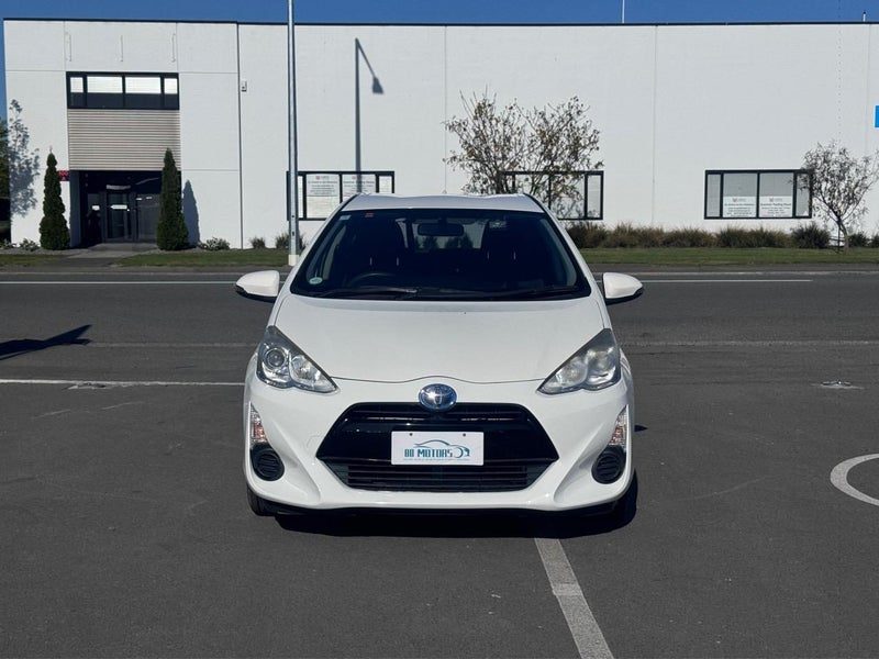 2016 Toyota Aqua S, photo 2