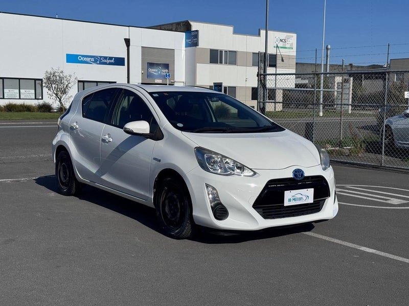 2016 Toyota Aqua S, photo 3