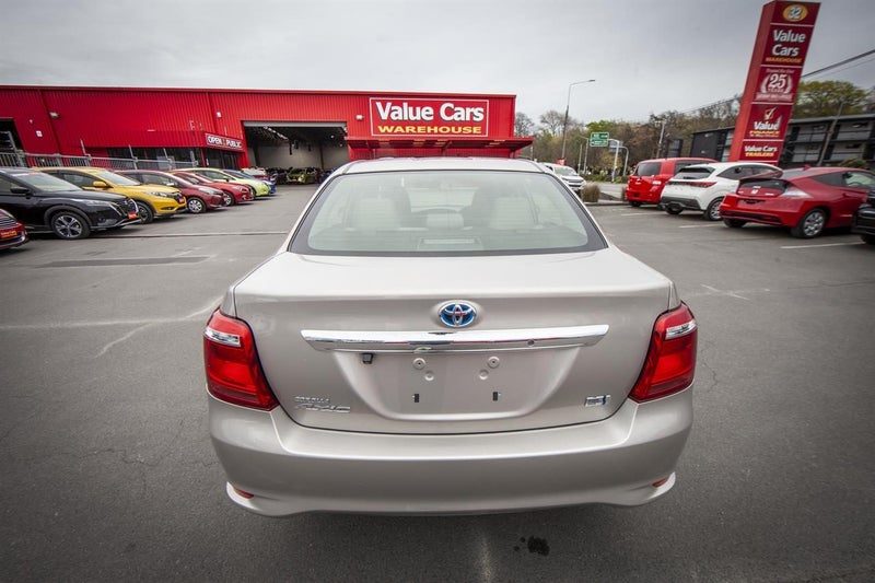 2017 Toyota Corolla Axio Hybrid, photo 2