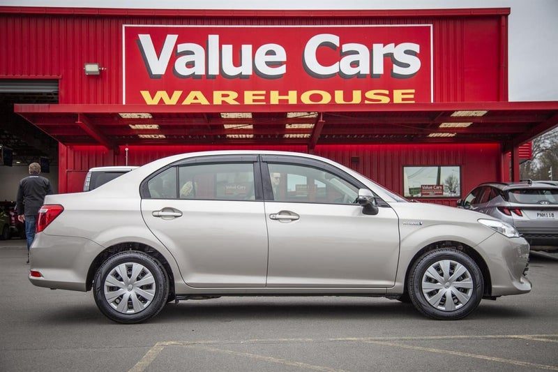2017 Toyota Corolla Axio Hybrid, photo 3