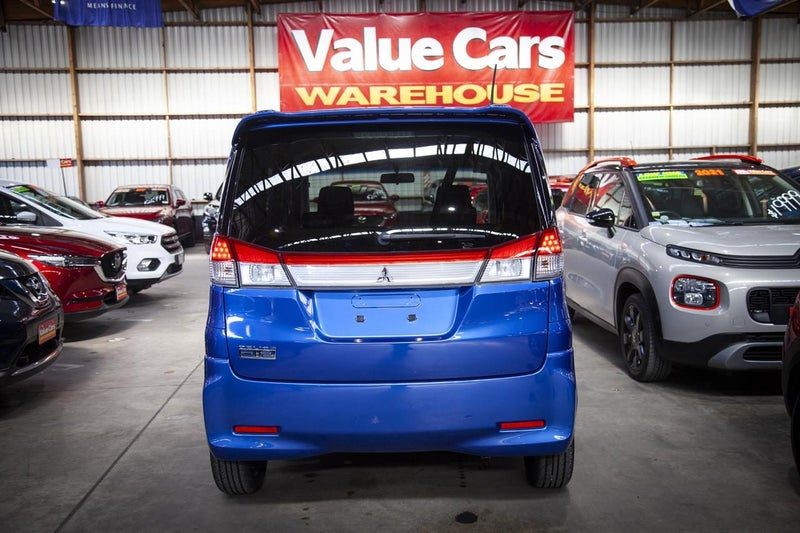 2014 Mitsubishi Delica D2, photo 2