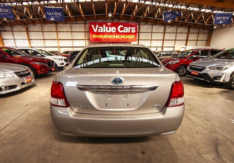2013 Toyota Corolla Axio Hybrid G, photo 2