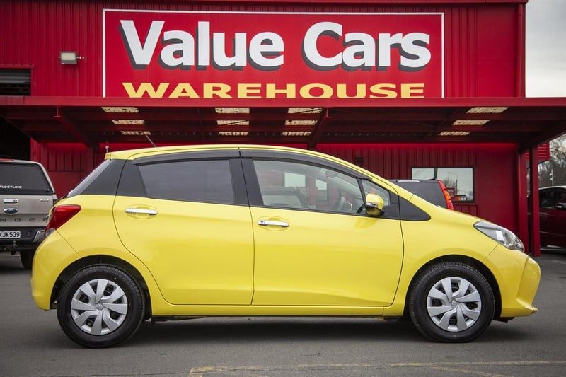 2015 Toyota Vitz 1.3F SMART STYLE, photo 2
