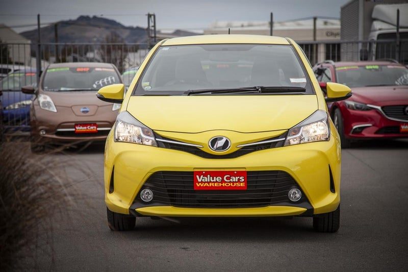 2015 Toyota Vitz 1.3F SMART STYLE, photo 3