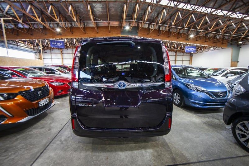 2015 Toyota Esquire Hybrid GI, photo 2