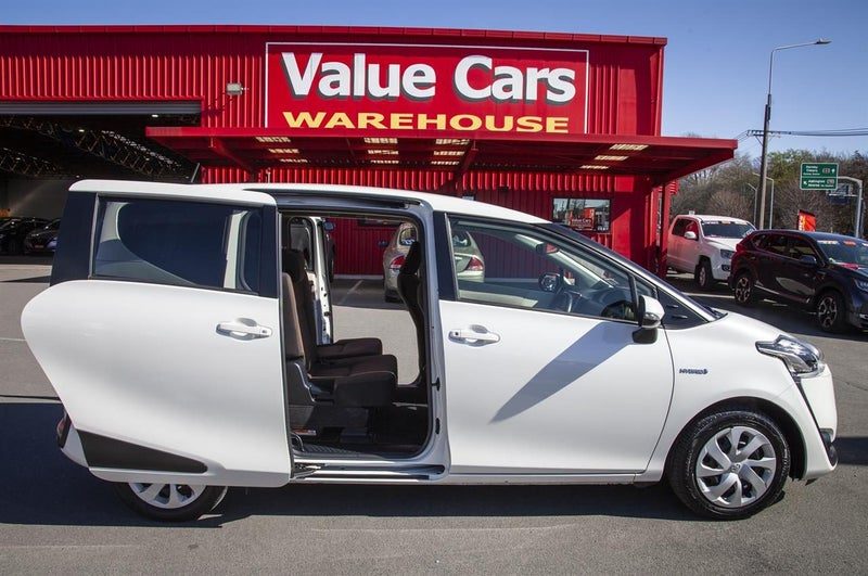 2017 Toyota Sienta Hybrid G, photo 3