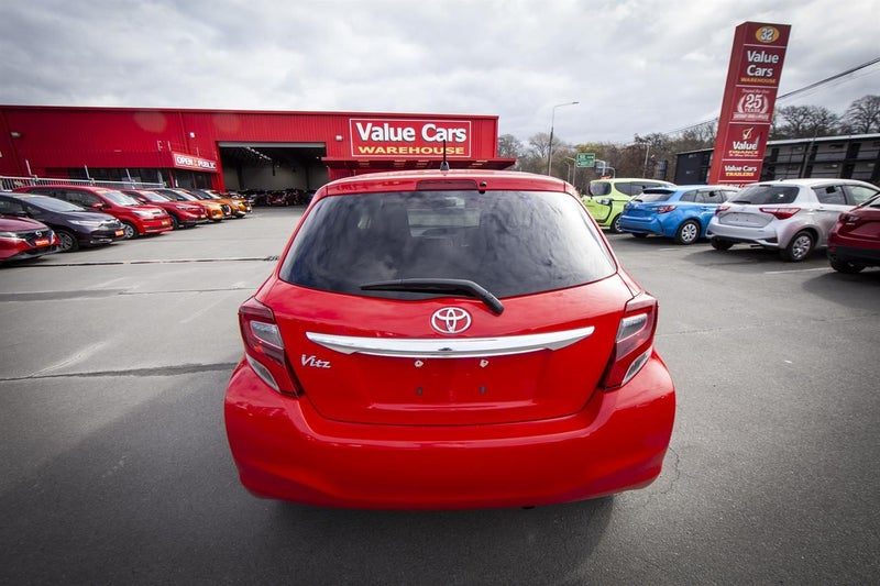 2015 Toyota Vitz F, photo 2