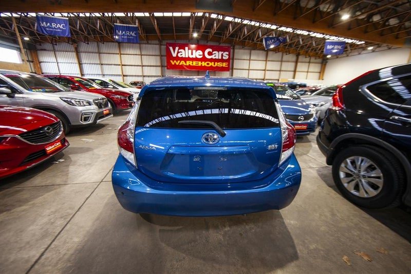 2015 Toyota Aqua S, photo 2