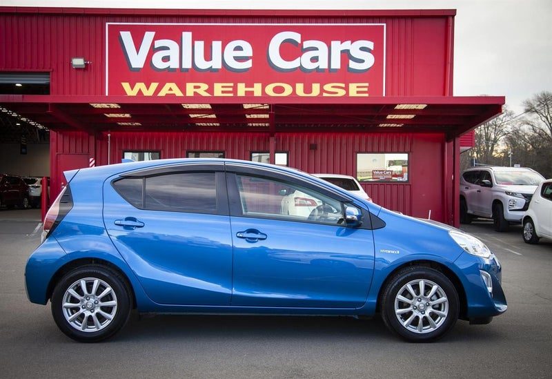 2015 Toyota Aqua S, photo 3