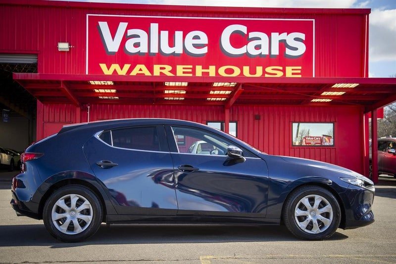 2023 Mazda 3 15C, photo 3