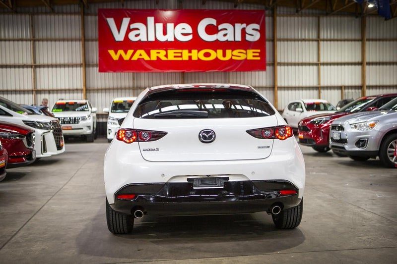 2020 Mazda 3 15S Touring, photo 2