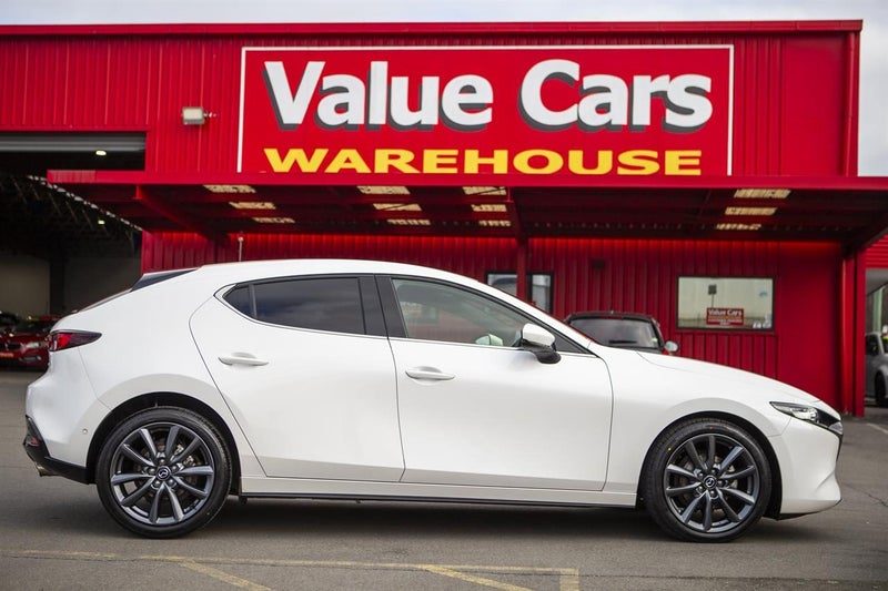 2020 Mazda 3 15S Touring, photo 3