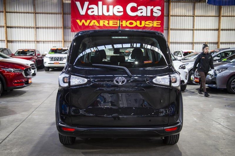 2017 Toyota Sienta X, photo 2