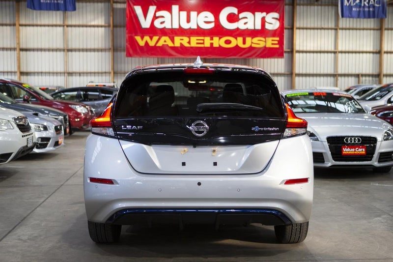 2020 Nissan Leaf S, photo 2