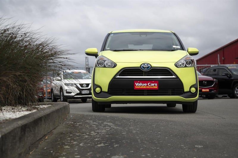 2015 Toyota Sienta Hybrid G, photo 2