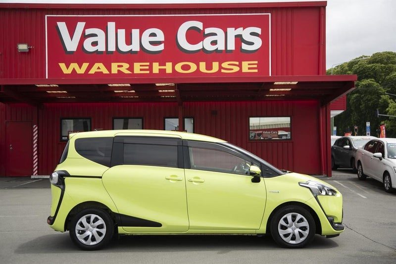 2015 Toyota Sienta Hybrid G, photo 3
