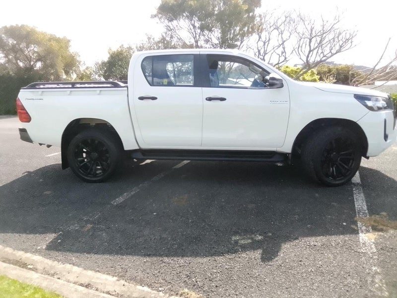 2022 Toyota Hilux SR TD DC 2.8DT, photo 3