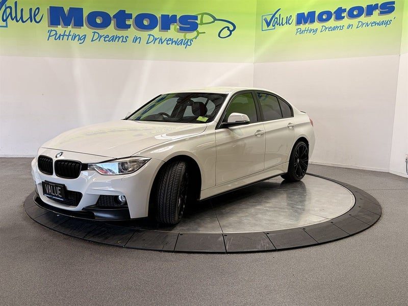 2012 BMW 320i 2.0L TURBO!! HOT LOOK!!, photo 3