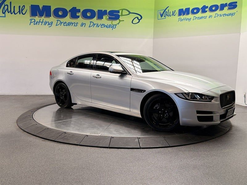 2019 Jaguar XE LOW KMS .. BLACK PACK!!