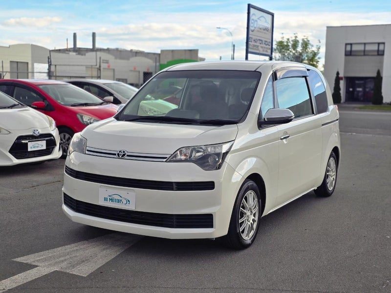 2015 Toyota Spade G Heated seats & Reverse camera