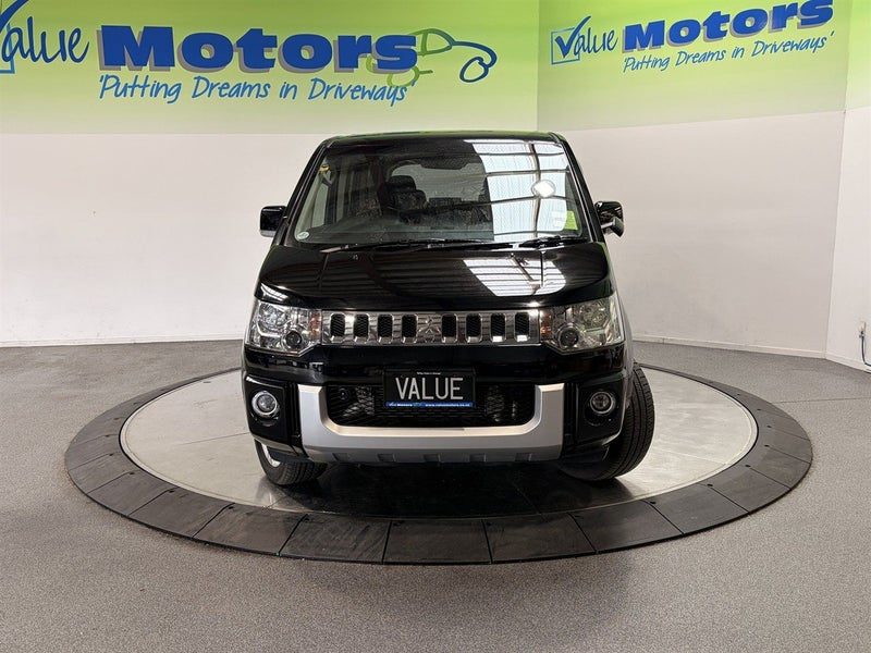 2017 Mitsubishi Delica, photo 2