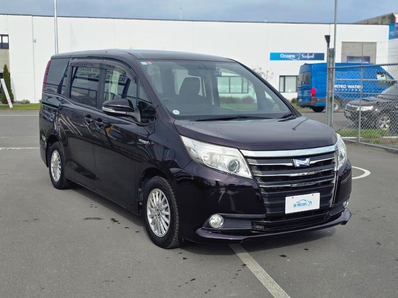 2014 Toyota Noah Hybrid G, 7 Seater, photo 3