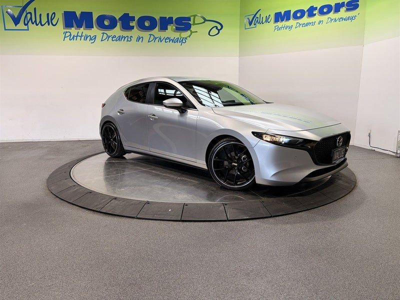 2023 Mazda 3 NEW SHAPE ON NEW ALLOYS!!