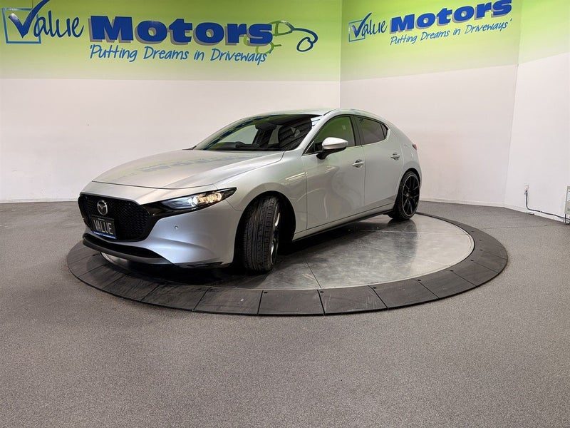 2023 Mazda 3 NEW SHAPE ON NEW ALLOYS!!, photo 3