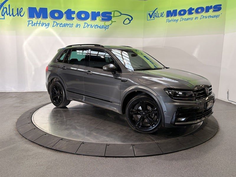 2020 Volkswagen Tiguan R-LINE with BLACK PACK!!
